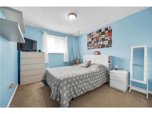 32 Kiev Boulevard, Brantford, ON - Indoor Photo Showing Bedroom