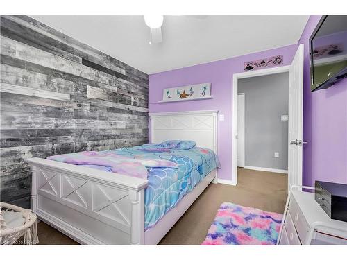 32 Kiev Boulevard, Brantford, ON - Indoor Photo Showing Bedroom