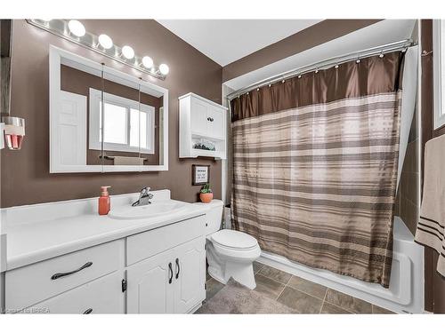 32 Kiev Boulevard, Brantford, ON - Indoor Photo Showing Bathroom