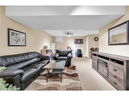 32 Kiev Boulevard, Brantford, ON - Indoor Photo Showing Living Room