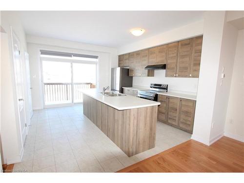 25 Baskett Street, Brantford, ON - Indoor Photo Showing Kitchen