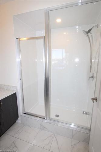 25 Baskett Street, Brantford, ON - Indoor Photo Showing Bathroom