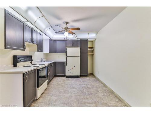 128 Aspen Street, Paris, ON - Indoor Photo Showing Kitchen