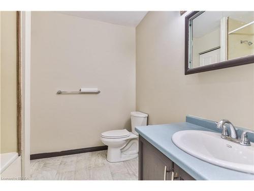 128 Aspen Street, Paris, ON - Indoor Photo Showing Bathroom