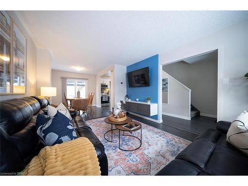 7 Fenwick Court, Brantford, ON - Indoor Photo Showing Living Room