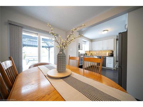 7 Fenwick Court, Brantford, ON - Indoor Photo Showing Dining Room