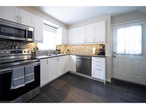 7 Fenwick Court, Brantford, ON - Indoor Photo Showing Kitchen With Double Sink