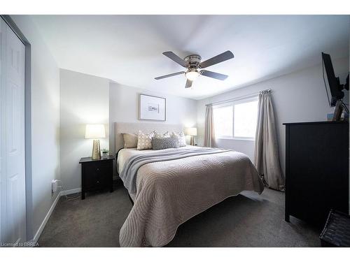 7 Fenwick Court, Brantford, ON - Indoor Photo Showing Bedroom