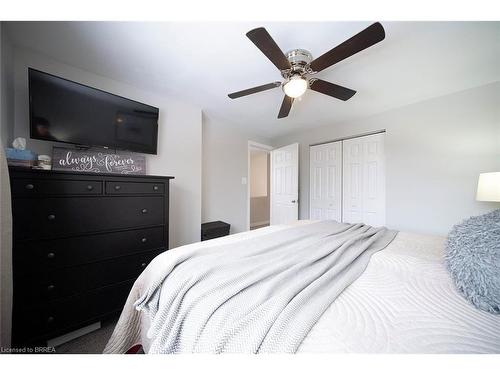 7 Fenwick Court, Brantford, ON - Indoor Photo Showing Bedroom