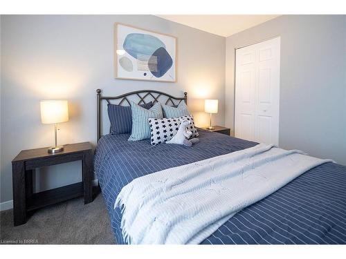 7 Fenwick Court, Brantford, ON - Indoor Photo Showing Bedroom