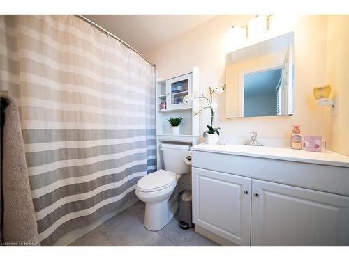 7 Fenwick Court, Brantford, ON - Indoor Photo Showing Bathroom