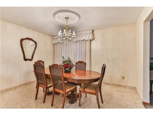 17 Shalfleet Boulevard, Brantford, ON - Indoor Photo Showing Dining Room