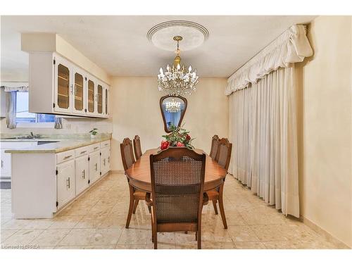 17 Shalfleet Boulevard, Brantford, ON - Indoor Photo Showing Dining Room