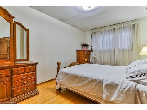 17 Shalfleet Boulevard, Brantford, ON - Indoor Photo Showing Bedroom