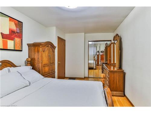 17 Shalfleet Boulevard, Brantford, ON - Indoor Photo Showing Bedroom