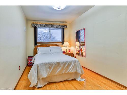 17 Shalfleet Boulevard, Brantford, ON - Indoor Photo Showing Bedroom