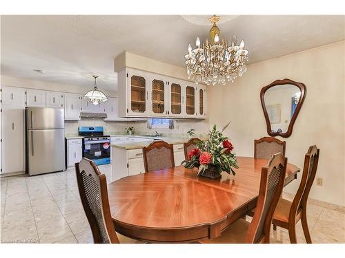 17 Shalfleet Boulevard, Brantford, ON - Indoor Photo Showing Dining Room