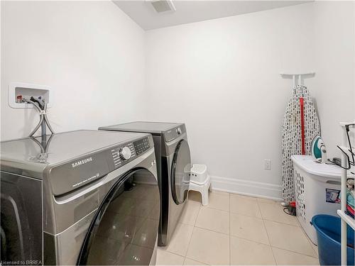 64 Macklin Street, Brantford, ON - Indoor Photo Showing Laundry Room