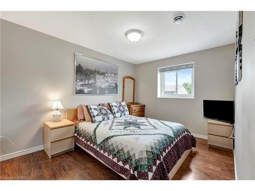 B-500 Grey Street, Brantford, ON - Indoor Photo Showing Bedroom