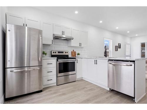 15 Gordon Street, Brantford, ON - Indoor Photo Showing Kitchen With Upgraded Kitchen