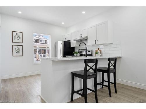 15 Gordon Street, Brantford, ON - Indoor Photo Showing Kitchen