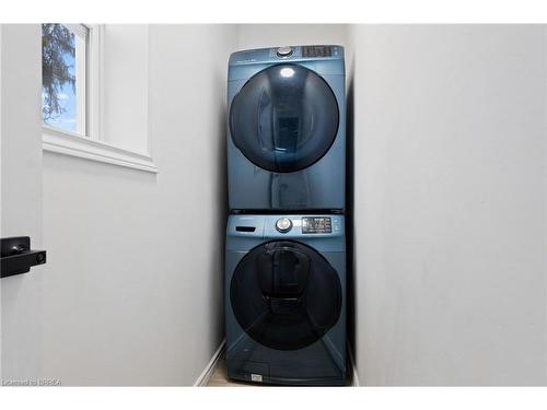 15 Gordon Street, Brantford, ON - Indoor Photo Showing Laundry Room