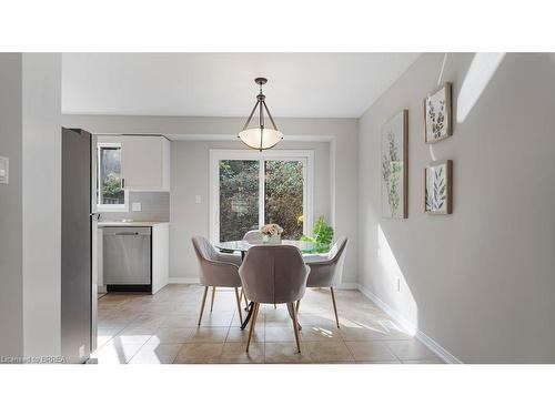 5-7 Southside Place, Hamilton, ON - Indoor Photo Showing Dining Room