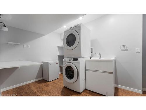 5-7 Southside Place, Hamilton, ON - Indoor Photo Showing Laundry Room