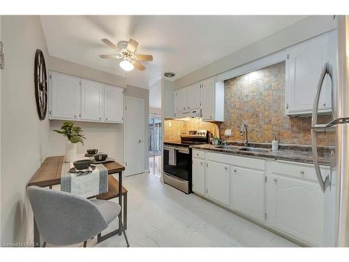 63-14 Williamsburg Road, Kitchener, ON - Indoor Photo Showing Kitchen With Double Sink