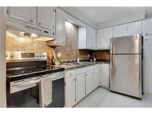 63-14 Williamsburg Road, Kitchener, ON - Indoor Photo Showing Kitchen With Double Sink