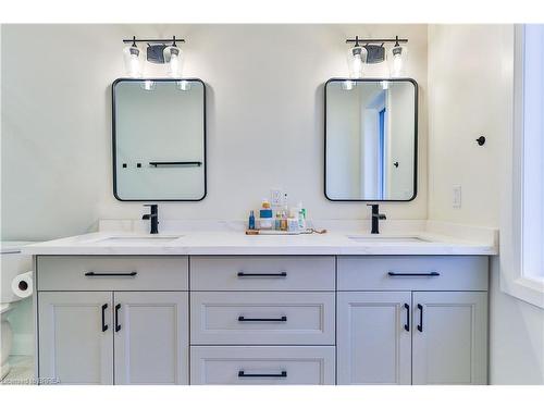 35 Hare Street, Waterford, ON - Indoor Photo Showing Bathroom