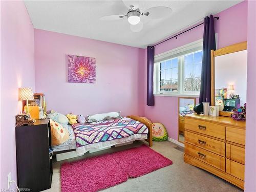 7 Moffat Court, Brantford, ON - Indoor Photo Showing Bedroom