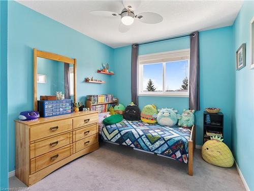 7 Moffat Court, Brantford, ON - Indoor Photo Showing Bedroom