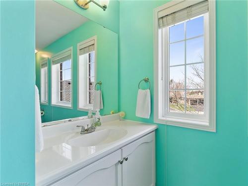 7 Moffat Court, Brantford, ON - Indoor Photo Showing Bathroom