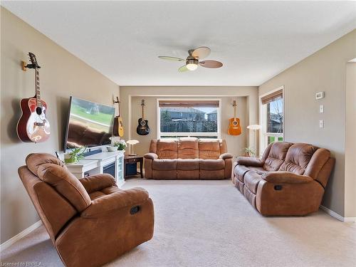 7 Moffat Court, Brantford, ON - Indoor Photo Showing Living Room