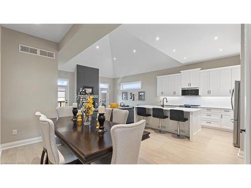 61 Swan Avenue, Fonthill, ON - Indoor Photo Showing Dining Room