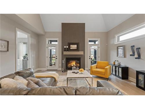 61 Swan Avenue, Fonthill, ON - Indoor Photo Showing Living Room With Fireplace