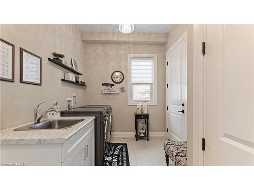 61 Swan Avenue, Fonthill, ON - Indoor Photo Showing Laundry Room