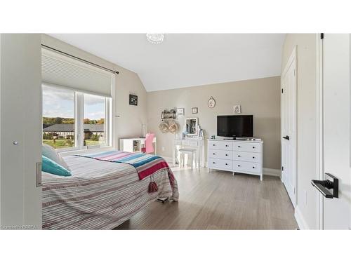 61 Swan Avenue, Fonthill, ON - Indoor Photo Showing Bedroom