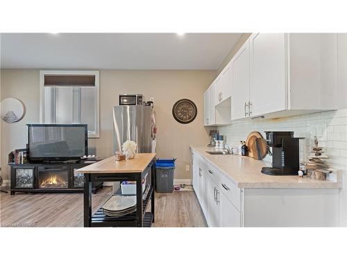 61 Swan Avenue, Fonthill, ON - Indoor Photo Showing Kitchen