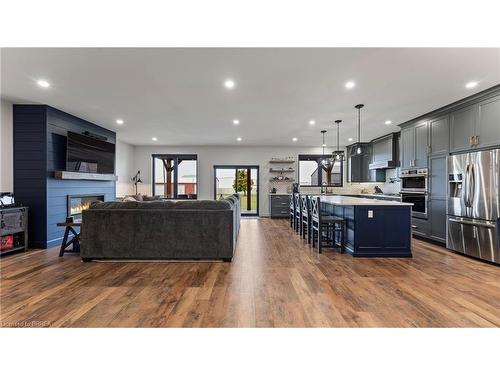 367 Maple Avenue S, Burford, ON - Indoor Photo Showing Kitchen With Upgraded Kitchen