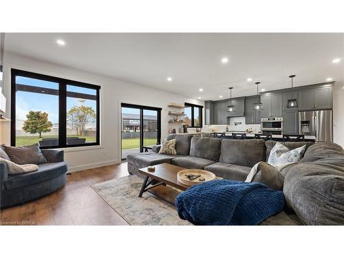 367 Maple Avenue S, Burford, ON - Indoor Photo Showing Living Room