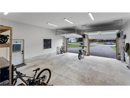 367 Maple Avenue S, Burford, ON - Indoor Photo Showing Garage