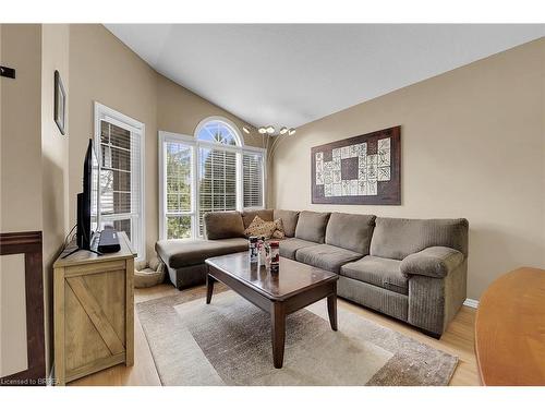 11 Gaal Court, Brantford, ON - Indoor Photo Showing Living Room