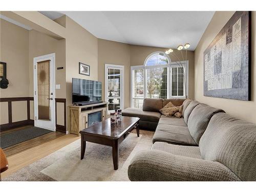 11 Gaal Court, Brantford, ON - Indoor Photo Showing Living Room