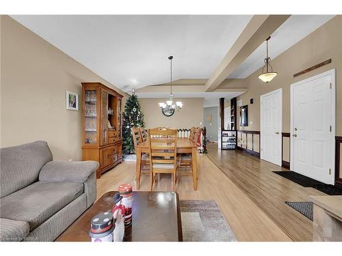 11 Gaal Court, Brantford, ON - Indoor Photo Showing Living Room