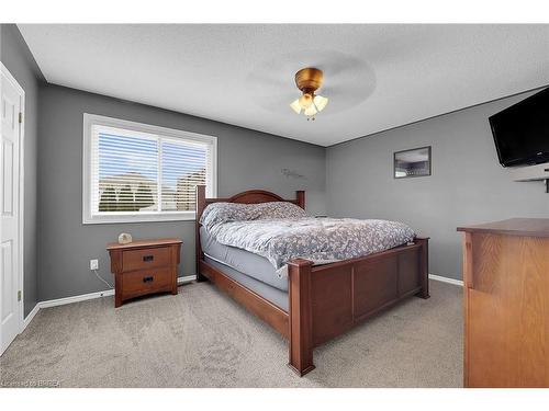 11 Gaal Court, Brantford, ON - Indoor Photo Showing Bedroom