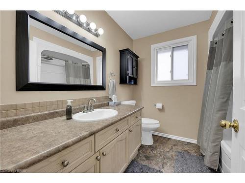 11 Gaal Court, Brantford, ON - Indoor Photo Showing Bathroom