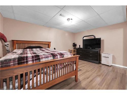 11 Gaal Court, Brantford, ON - Indoor Photo Showing Bedroom