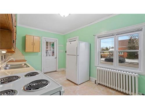 190 Colborne Street W, Brantford, ON - Indoor Photo Showing Kitchen With Double Sink